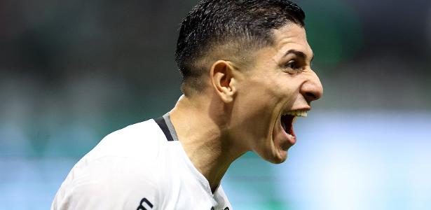 Botafogo atropela Palmeiras, cala Allianz e fica perto do título brasileiro