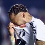 Neymar chora após Santos ser goleado pelo Vasco por 6 a 0 no MorumBIS, pelo Brasileirão - undefined