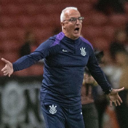 Dorival Júnior, técnico do Corinthians, durante jogo contra o Internacional no Brasileirão