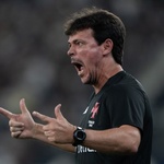 Fernando Diniz esbraveja durante clássico entre Vasco e Botafogo, pelo Brasileirão - undefined