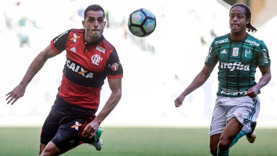 Rhodolfo e Keno na última vitória do Palmeiras sobre o Flamengo pelo Brasileirão, em 2017 - Ale Cabral/AGIF