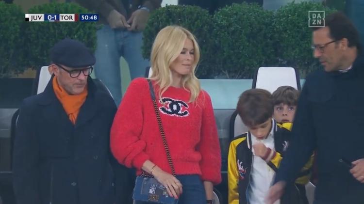 Claudia Schiffer em Juventus x Torino - DAZN/Reprodução - DAZN/Reprodução