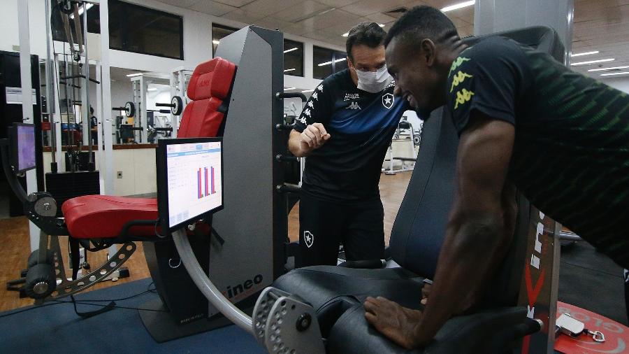 Salamon Kalou surpreendeu a todos com seus exames no Botafogo - Vitor Silva/BFR