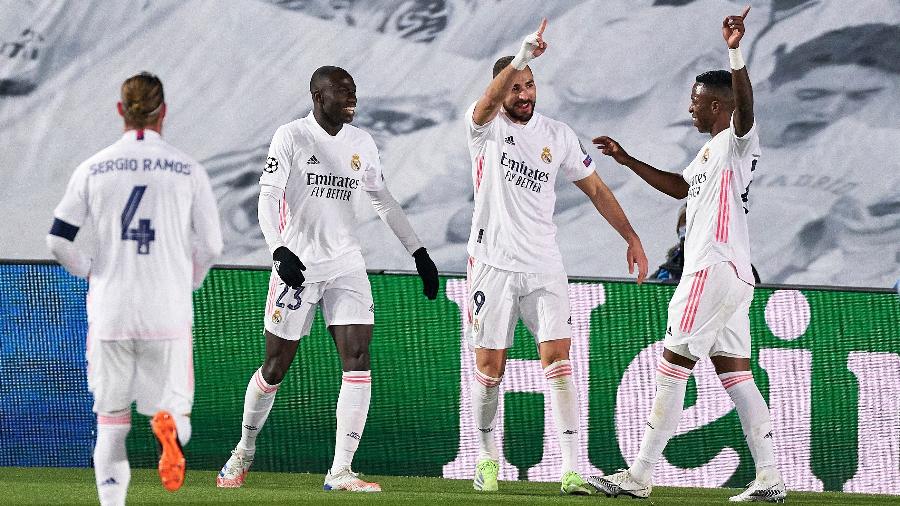 Benzema comemora gol do Real Madrid contra o Borussia Moenchengladbach, pela Liga dos Campeões - Getty Images
