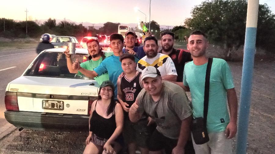 Argentinos fazem fila em San Juan para comprar ingressos de Argentina x Brasil, pelas Eliminatórias - Igor Siqueira/UOL