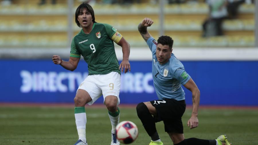 Marcelo Moreno marca o segundo gol da Bolívia contra o Uruguai, pelas Eliminatórias da Copa - REUTERS