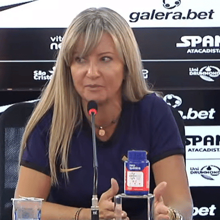 Cris Gambaré, diretora de futebol feminino do Corinthians, critica presidenciável