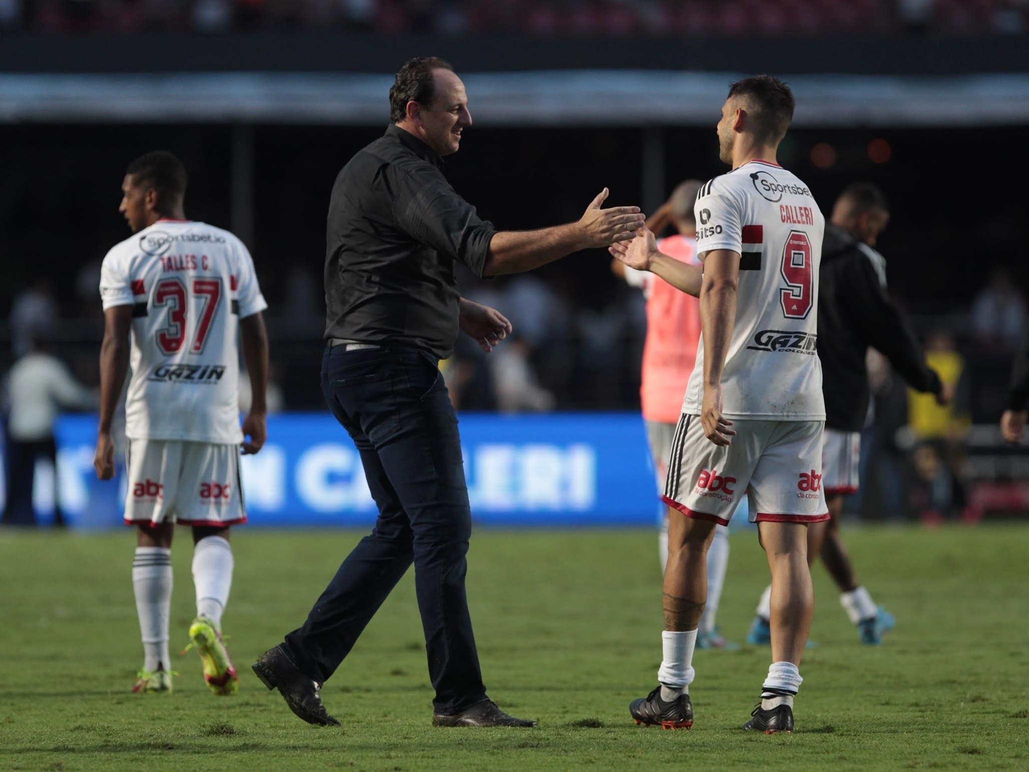 Rogério Ceni anuncia e São Paulo tem novo camisa 9 para substituir Calleri