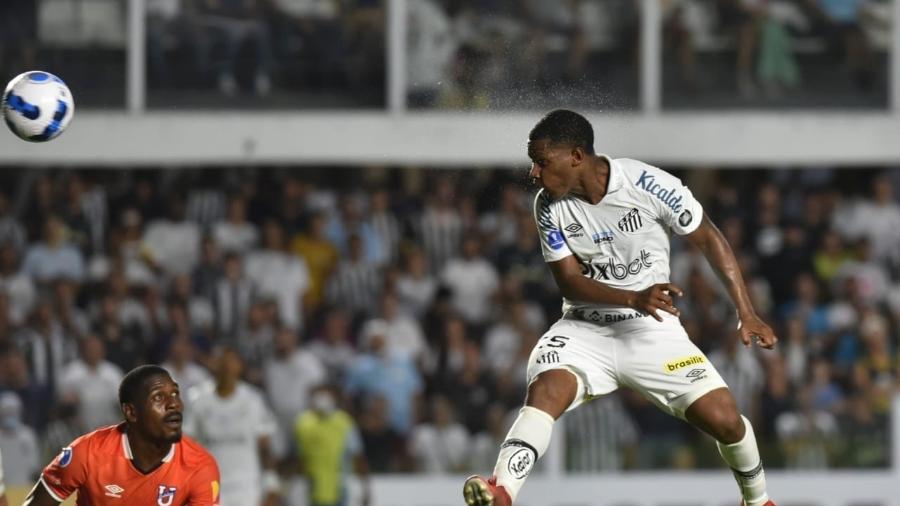 Bryan Angulo marcou de cabeça o gol da virada do Santos sobre o U. Catolica-EQU - Ivan Storti/Santos