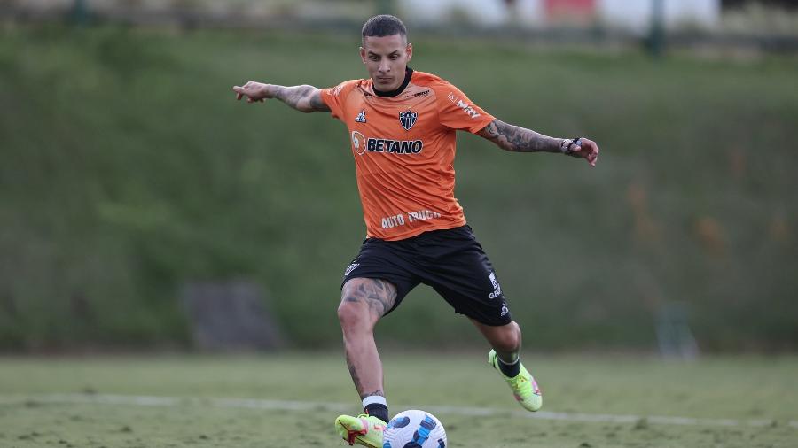 O lateral Guilherme Arana, de 25 anos, durante treino do Atlético-MG - Pedro Souza/Atlético