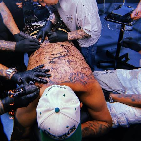 Nick Kyrgios fechou as costas com tatuagem do Pokemón