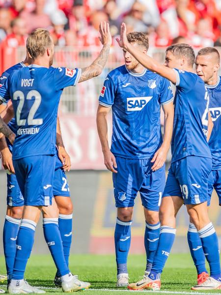 Jogadores odo Hoffenheim comemoram gol do clube