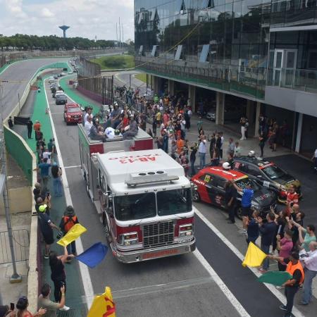 Corpo de Wilson Fittipaldi é velado e homenageado com volta em Interlagos