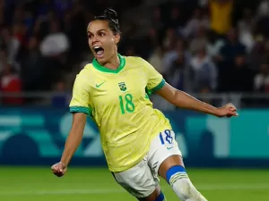 Marta sobrevive: Brasil supera pressão e 16min de acréscimos e vai à semi