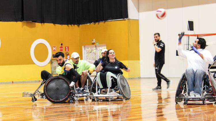 Repórter do UOL vivencia rúgbi em cadeira de rodas no CT Paralímpico