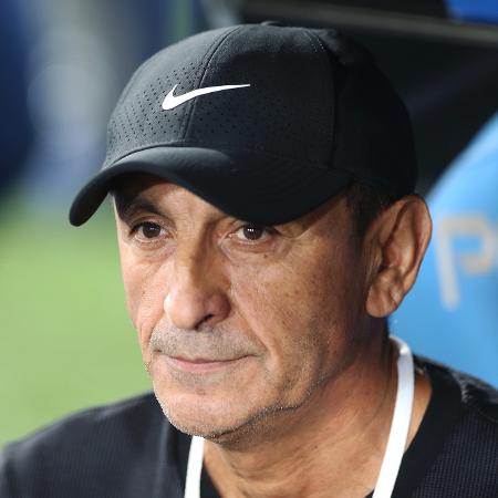 Ramón Díaz, técnico do Corinthians, durante jogo contra o Racing