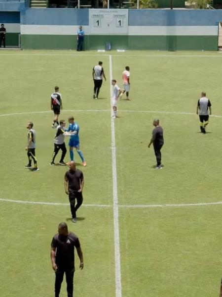 Jogo de ida da final do Campeonato Carioca terminou em confusão e quatro expulsos entre Vasco e Flamengo