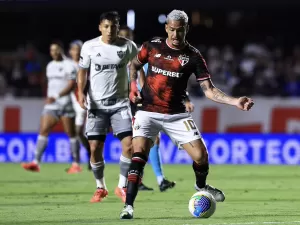 São Paulo leva gol-relâmpago, mas empata com Atlético-MG em jogo frenético