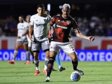 São Paulo leva gol-relâmpago, mas empata com Atlético-MG em jogo frenético