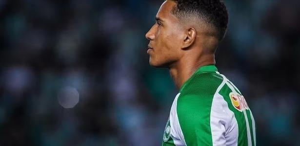 GRÊMIO ACERTA COM NOVO LATERAL? Reforço chega para fortalecer a temporada 2025!