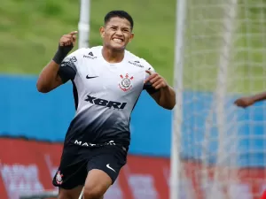 Trio do Corinthians na Copinha encanta e pode virar alternativa ao mercado