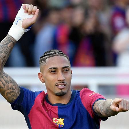 Raphinha tem contrato com o Barcelona até o meio de 2027