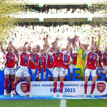 Jogadoras do Arsenal comemoram título da Champions League feminina Jogadoras do Arsenal comemoram título da Champions League feminina