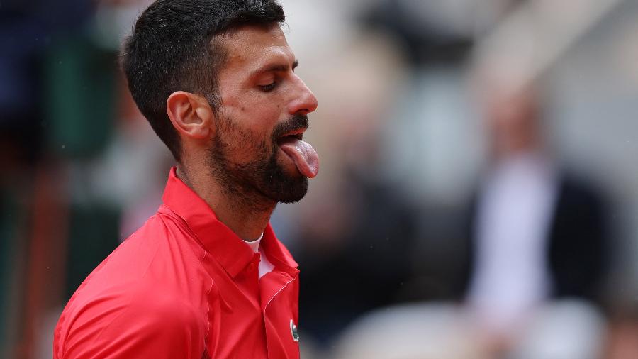 Novak Djokovic na primeira rodada de Roland Garros em 2025 Novak Djokovic na primeira rodada de Roland Garros em 2025