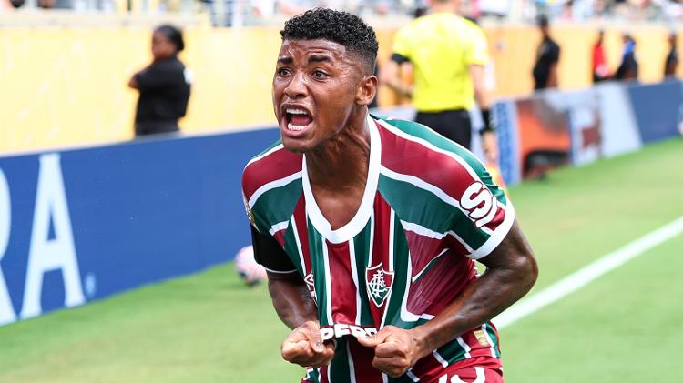 Hércules comemora gol marcado pelo Fluminense contra o Al-Hilal no Mundial