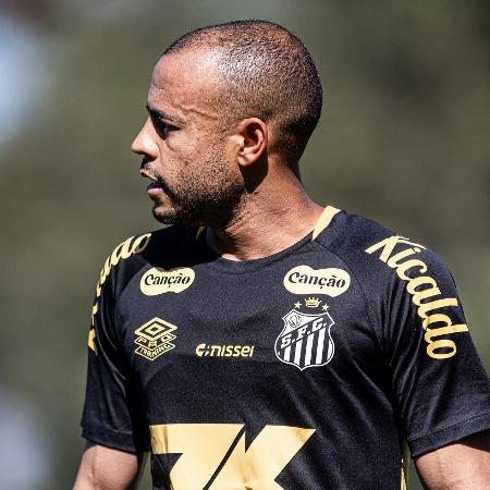 Mayke durante treino do Santos no CT Rei Pelé Mayke durante treino do Santos no CT Rei Pelé