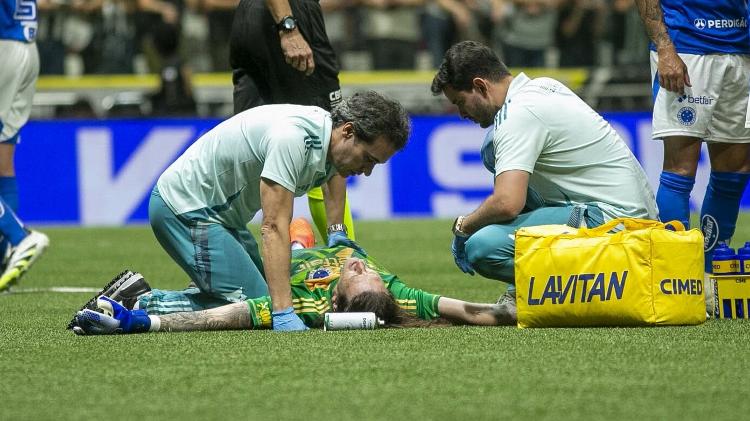 Cássio deixou Atlético-MG x Cruzeiro após choque de cabeça com William