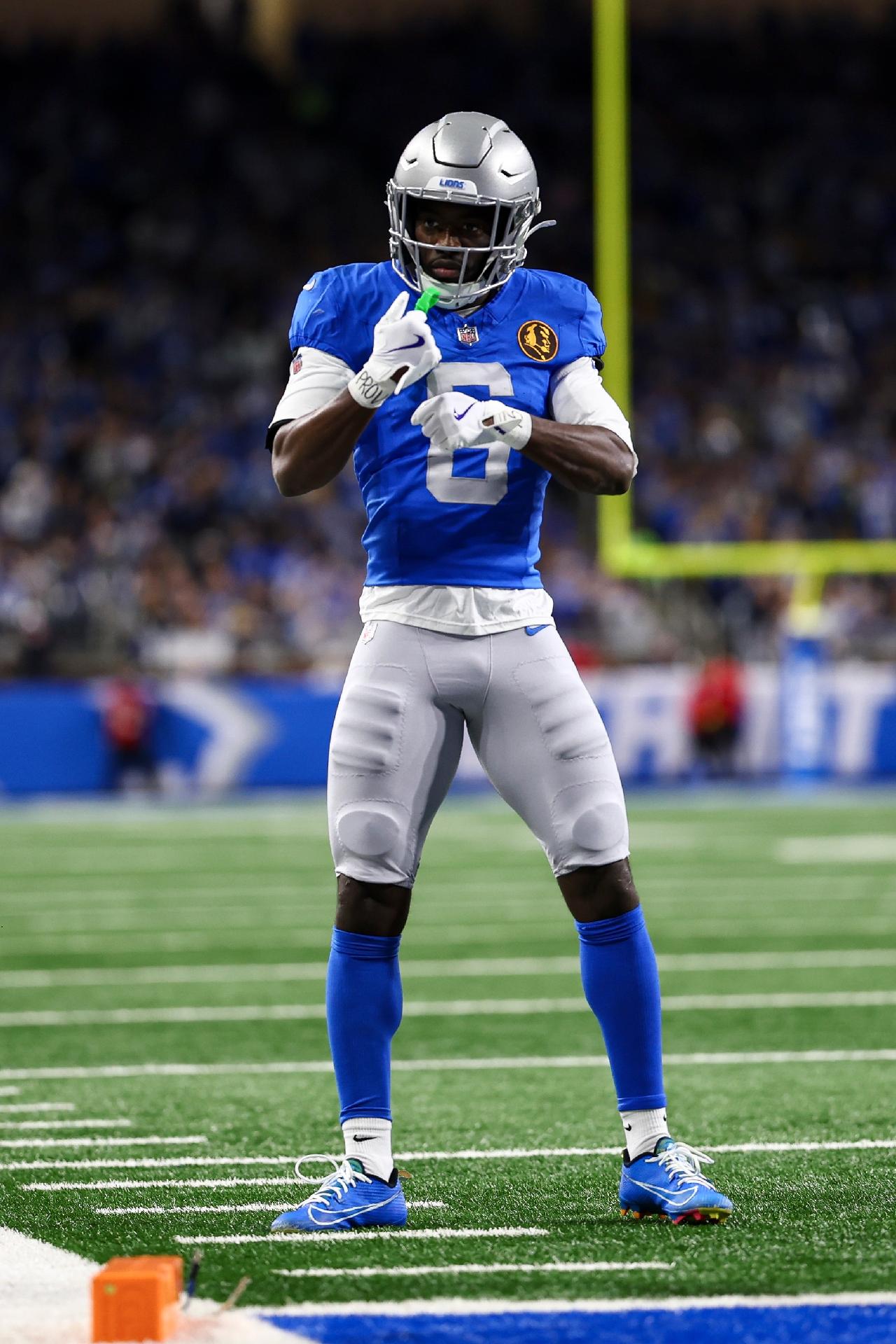  Terrion Arnold em ação com a camisa do Detroit Lions na NFL - undefined