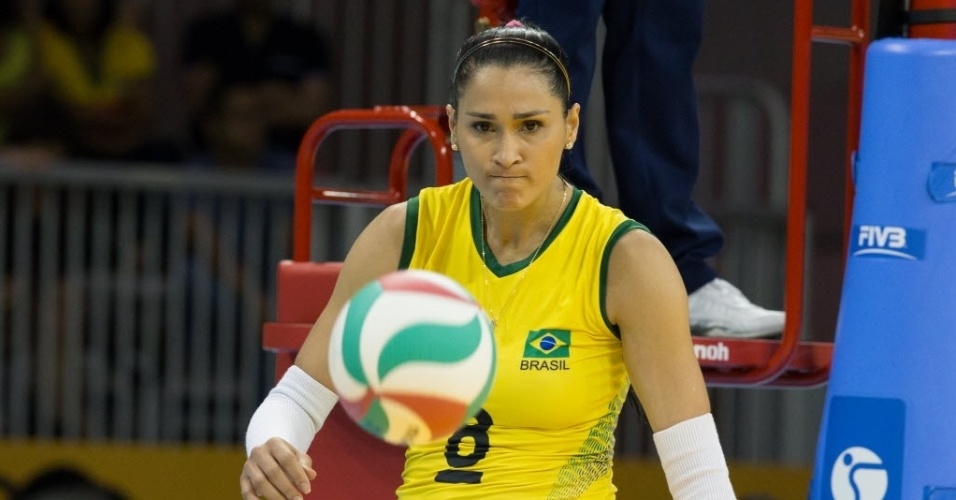 Jaqueline faz careta após erro do Brasil na estreia contra Porto Rico