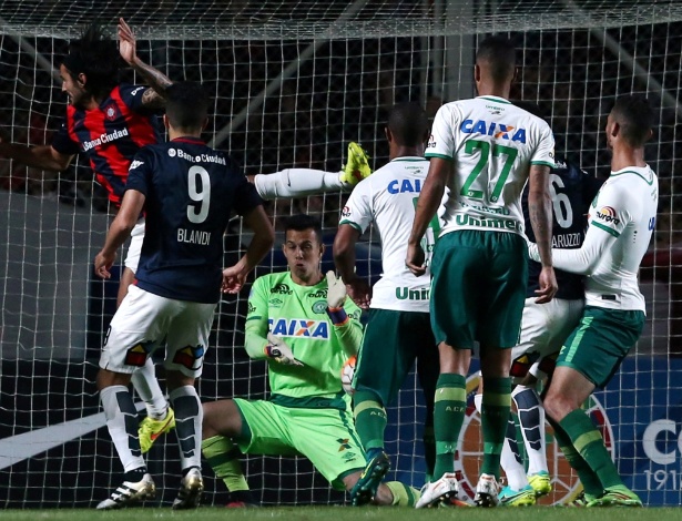 Goleiro Danilo é um dos destaques da Chapecoense, finalista da Sul-Americana - Enrique Marcarian/Reuters