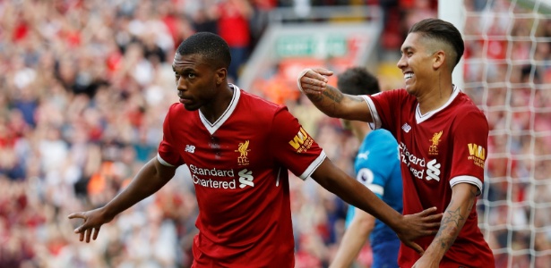 Daniel Sturridge celebra gol do Liverpool ao lado de Firmino - PHIL NOBLE/Reuters