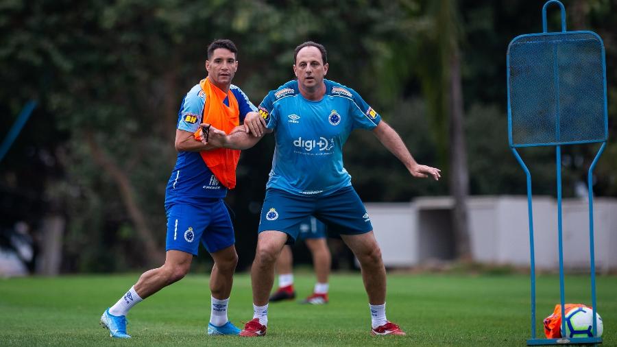 Jogador e treinador se desentenderam e não se falavam durante o período de Ceni no Cruzeiro - Bruno Haddad/Cruzeiro