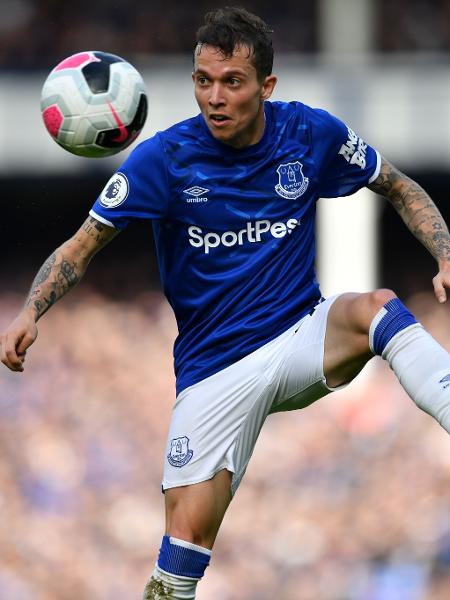 Bernard durante partida do Everton pelo Inglês, em 2019 - Paul ELLIS / AFP