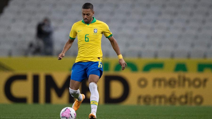 Renan Lodi conquistou espaço na lateral esquerda da seleção brasileira - Lucas Figueiredo/CBF