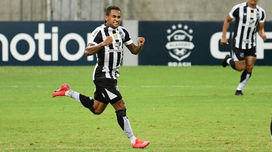 Eduardo comemora gol do Ceará contra o Coritiba - Kely Pereira/AGIF