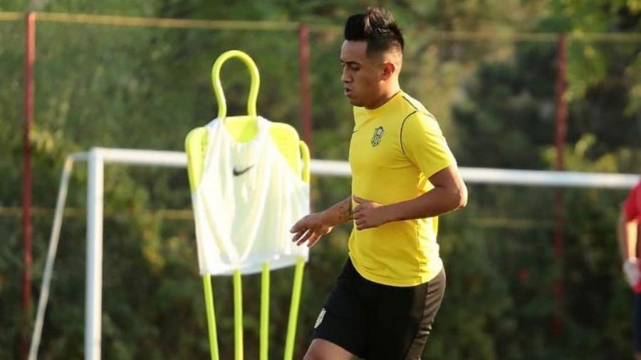 Cueva defendeu as cores do Santos e saiu em litígio. Fifa determinou pagamento do jogador ao clube - Reprodução/Instagram