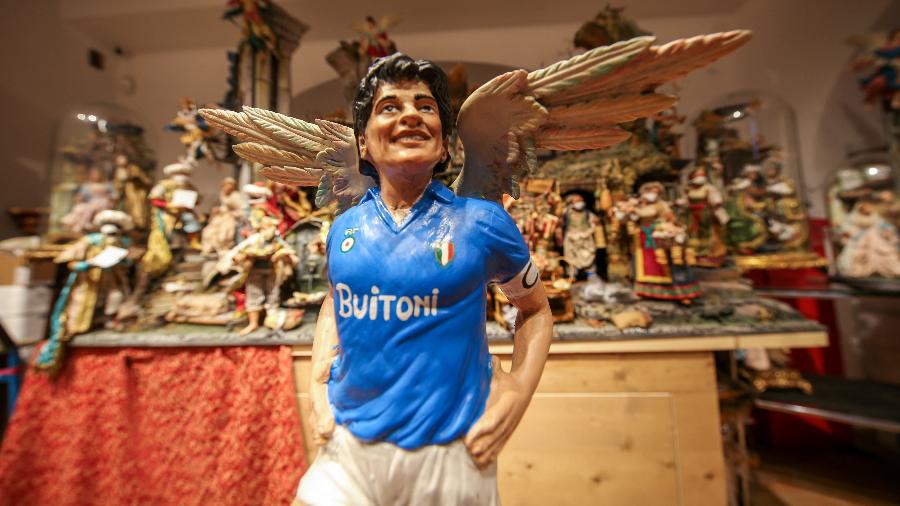Maradona é ídolo do Napoli, que terá estádio com seu nome nos próximos meses - Carlo Hermann / AFP