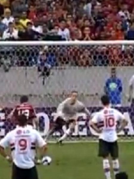 Petkovic cobra pênalti contra Rogério Ceni em 2009: jogo irritou o hoje técnico flamenguista - Reprodução
