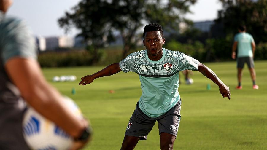 Cazares chegou ao Fluminense em 2021, mas oscilou com a camisa tricolor - Lucas Merçon / Fluminense F.C.