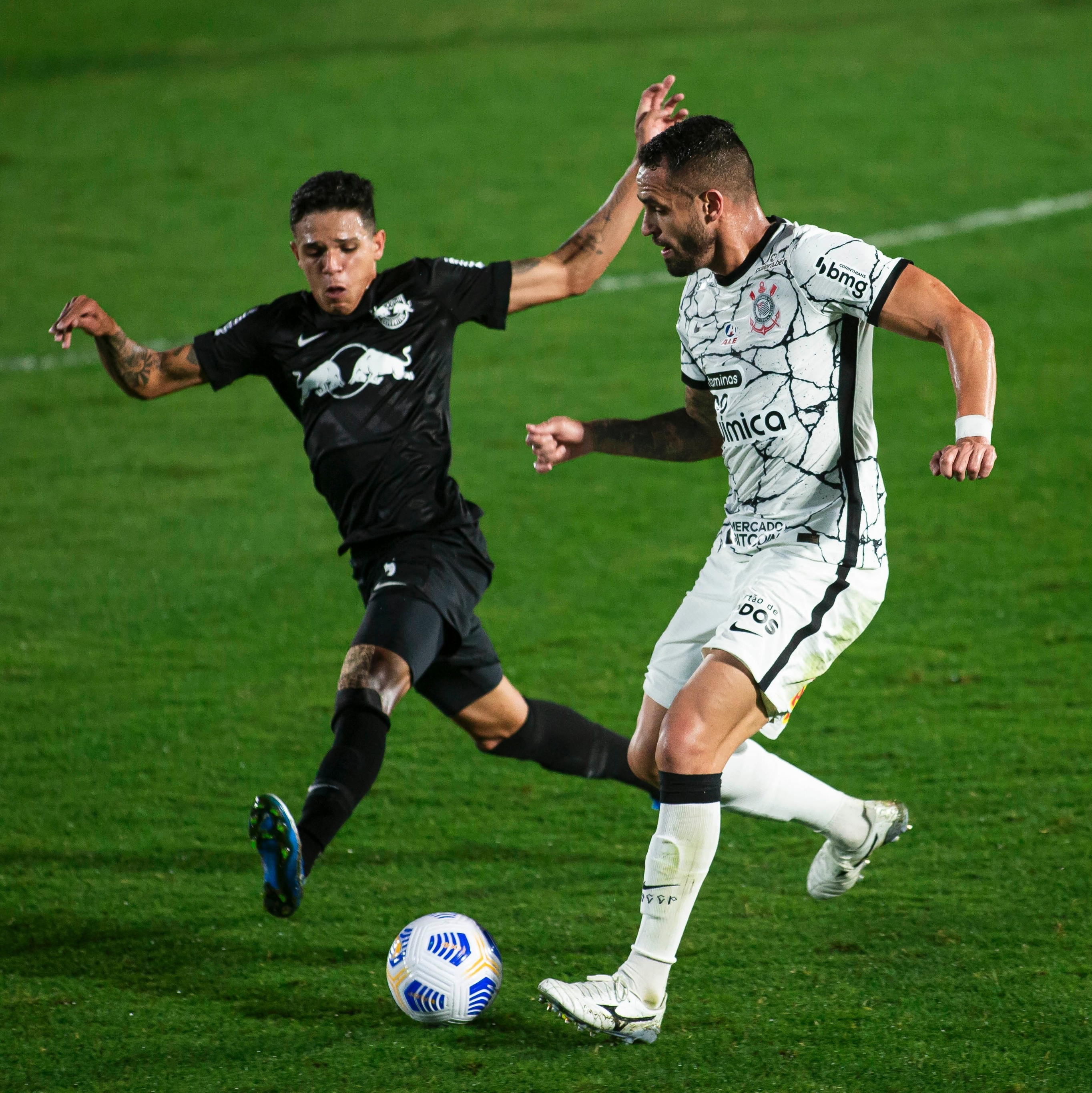 Flu arranca empate em jogo de seis gols contra o Corinthians