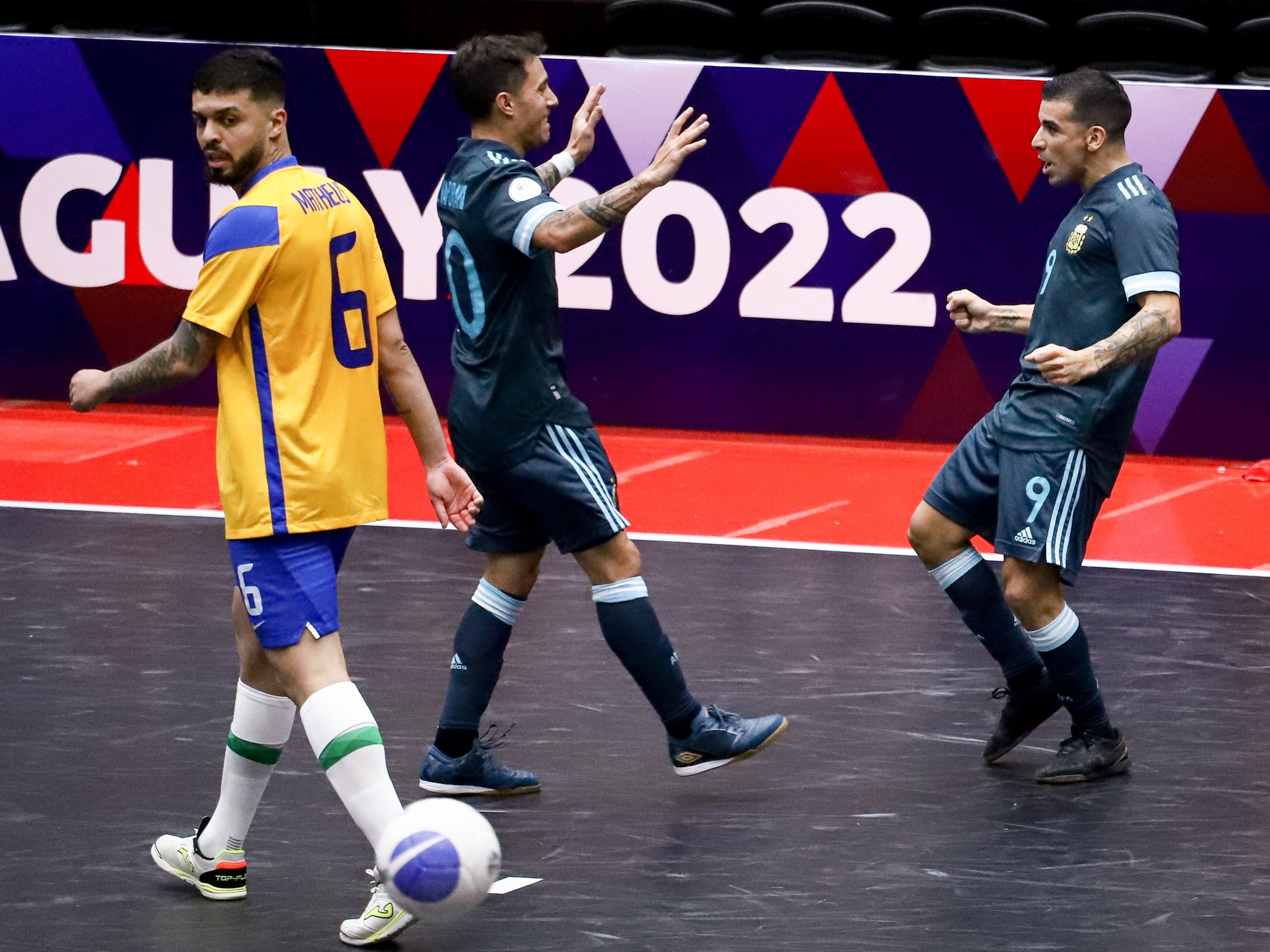 Seleção brasileira cai para Argentina nos pênaltis na semi da Copa América  de futsal - ESPN