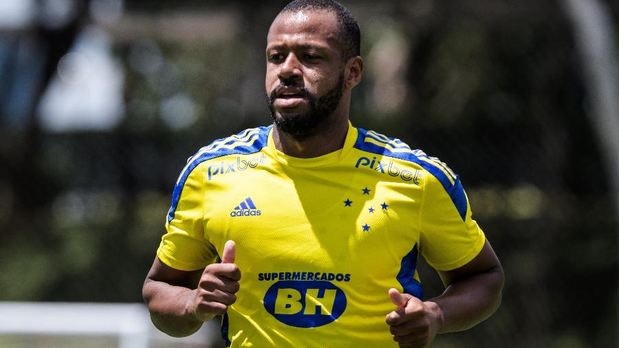 Sidnei durante treino do Cruzeiro, na Toca da Raposa - Gustavo Aleixo / Cruzeiro / Divulgação