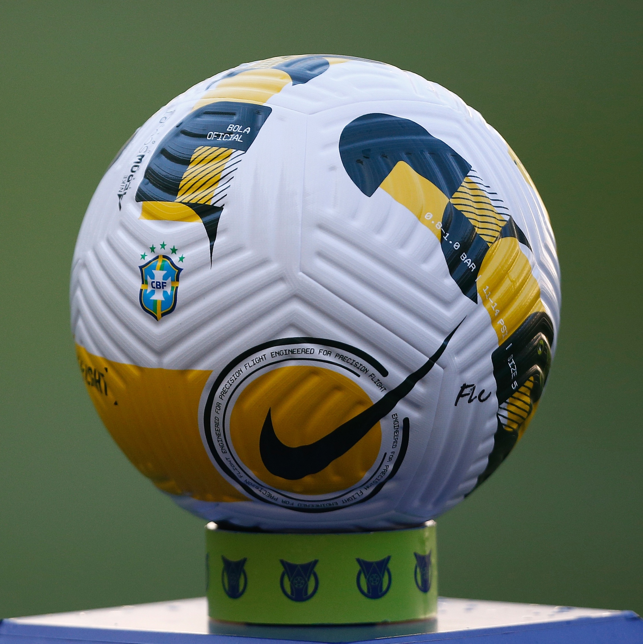 Jogos do Brasileirão serão disputados com bola especial em alusão