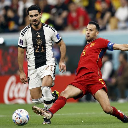 Gundogan e Sergio Busquets em Espanha x Alemanha pela Copa do Mundo - ANP via Getty Images