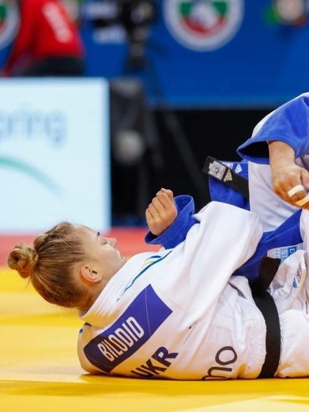 A ucraniana Daria Bilodid (de branco), medalhista de bronze nos Jogos Olímpicos de Tóquio, criticou a decisão da IJF - Nikola Krstic/Getty