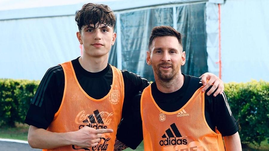 Alejandro Garnacho e Lionel Messi posam em treinamento da seleção argentina - Reprodução Instagram